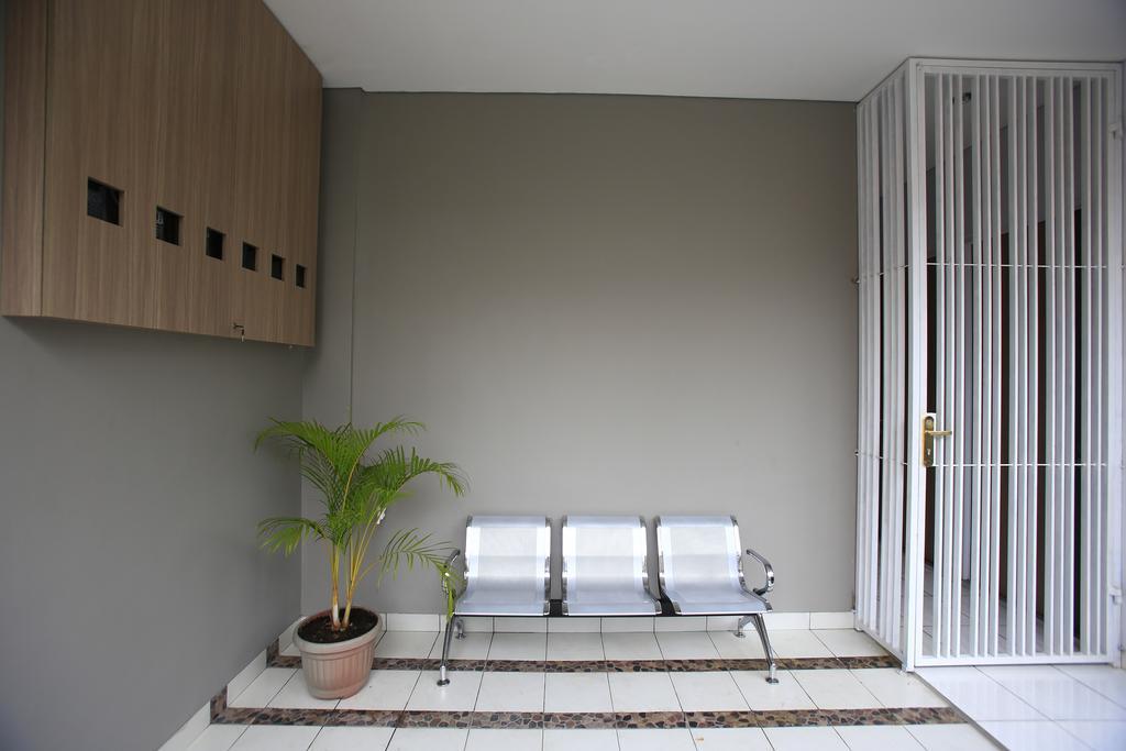 Reddoorz @ Karet Pedurenan 2 Jakarta Ngoại thất bức ảnh