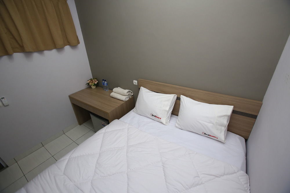 Reddoorz @ Karet Pedurenan 2 Jakarta Ngoại thất bức ảnh